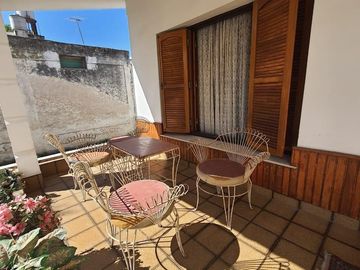 00036 Amplia casa para 10 personas sobre Av. Principal en Villa Cura Brochero