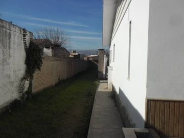 00036 Amplia casa para 10 personas sobre Av. Principal en Villa Cura Brochero