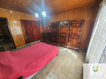 00036 Amplia casa para 10 personas sobre Av. Principal en Villa Cura Brochero