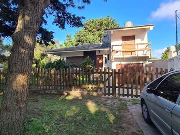 Casa en venta de 3 dormitorios c/ cochera en Santa Teresita