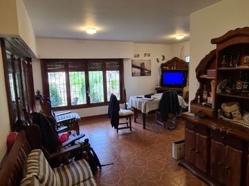 Casa en venta de 3 dormitorios c/ cochera en Santa Teresita
