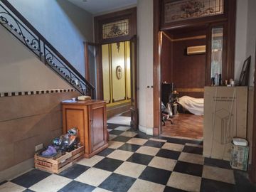 VENTA Casa antigua  de 7 ambientes en Almagro