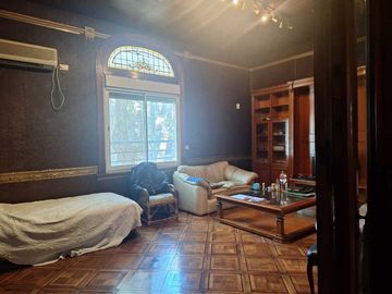 VENTA Casa antigua  de 7 ambientes en Almagro