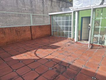 VENTA Casa antigua  de 7 ambientes en Almagro