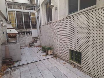 VENTA Casa antigua  de 7 ambientes en Almagro
