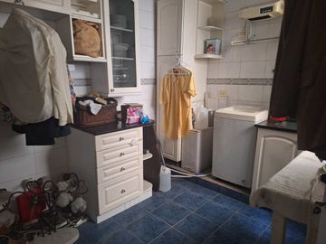 VENTA Casa antigua  de 7 ambientes en Almagro