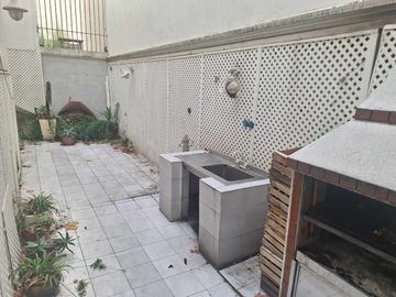 VENTA Casa antigua  de 7 ambientes en Almagro