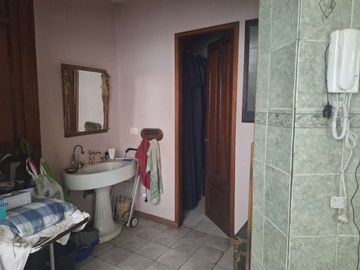 VENTA Casa antigua  de 7 ambientes en Almagro