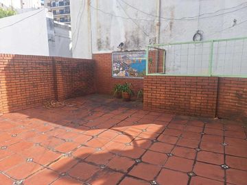 VENTA Casa antigua  de 7 ambientes en Almagro