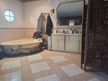 VENTA Casa antigua  de 7 ambientes en Almagro