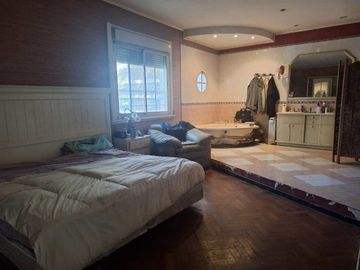 VENTA Casa antigua  de 7 ambientes en Almagro