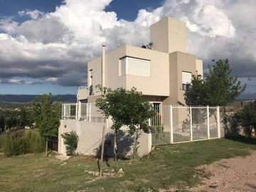 K023 CB Magnífica Casa  + Dpto con increíble vista, en Villa Cura Brochero