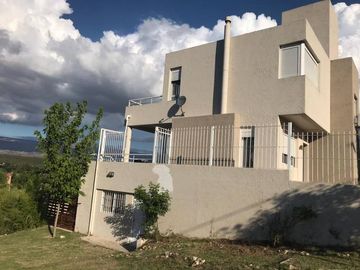 K023 CB Magnífica Casa  + Dpto con increíble vista, en Villa Cura Brochero
