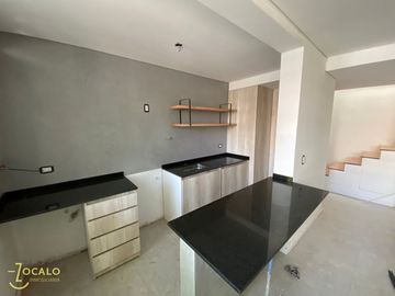 Departamento tipo duplex en venta de 2 dormitorios en quinta sección