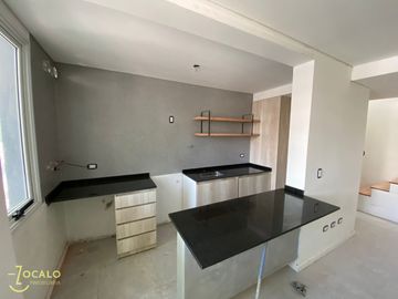 Departamento tipo duplex en venta de 2 dormitorios en quinta sección