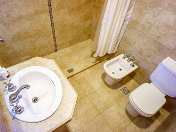 VENTA CASA CHALET 3 DORMITORIOS PILETA QUINCHO