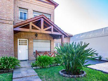 VENTA CASA CHALET 3 DORMITORIOS PILETA QUINCHO