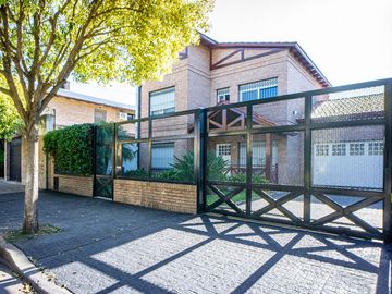 VENTA CASA CHALET 3 DORMITORIOS PILETA QUINCHO