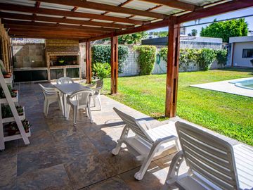 VENTA CASA CHALET 3 DORMITORIOS PILETA QUINCHO