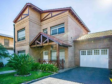 VENTA CASA CHALET 3 DORMITORIOS PILETA QUINCHO