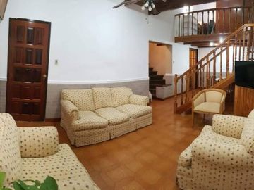 Casa 4 ambientes con cochera Barrio de las Mil Casitas