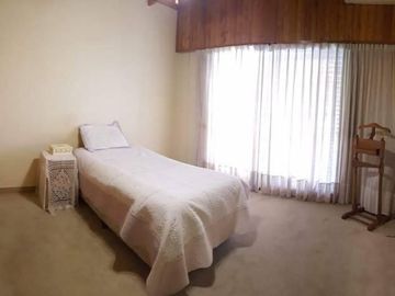 Casa 4 ambientes con cochera Barrio de las Mil Casitas