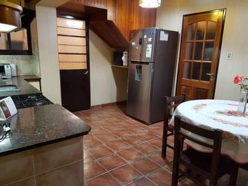 Casa 4 ambientes con cochera Barrio de las Mil Casitas