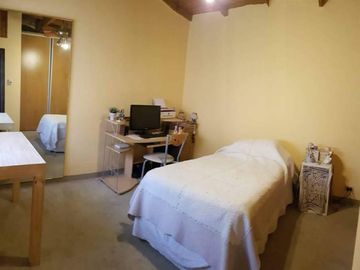 Casa 4 ambientes con cochera Barrio de las Mil Casitas