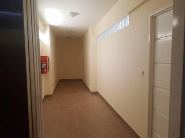 Excelente departamento 2 ambientes con balcón a contrafrente.