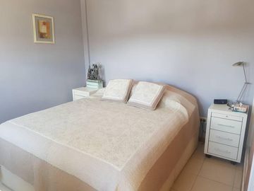 Excelente departamento 2 ambientes con balcón a contrafrente.