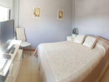 Excelente departamento 2 ambientes con balcón a contrafrente.