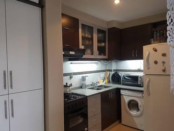 Excelente departamento 2 ambientes con balcón a contrafrente.