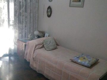 Casa - Moron  4 ambientes con garage y pileta
