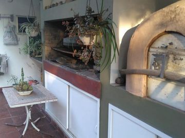 Casa - Moron  4 ambientes con garage y pileta