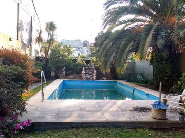 Casa - Moron  4 ambientes con garage y pileta