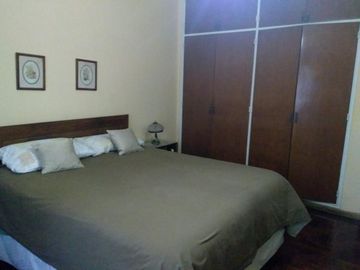 Casa - Moron  4 ambientes con garage y pileta