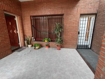 CASA 6 AMBIENTES VILLA LUZURIAGA VENTA LOTE 441M2