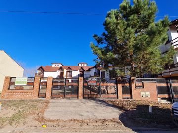 Dúplex en venta de 3 dormitorios c/ cochera en Costa Azul
