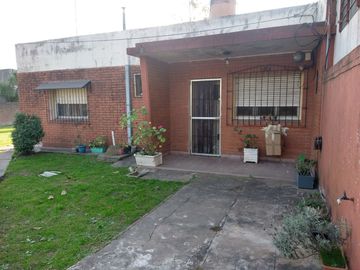 Casa en venta de 2 dormitorios en Florencio Varela