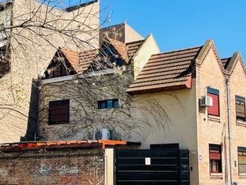 Dúplex en venta de 3 dormitorios c/ cochera en San Miguel