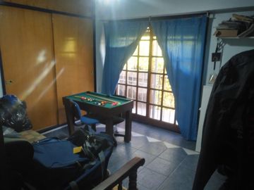 CHALET EN DOS PLANTAS EN FLORES SOBRE CALLE LAUTARO