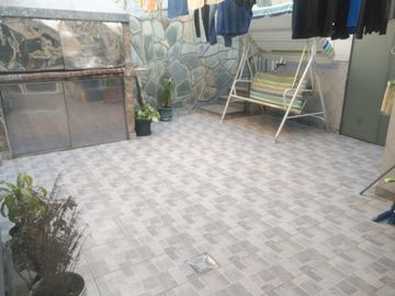 CHALET EN DOS PLANTAS EN FLORES SOBRE CALLE LAUTARO