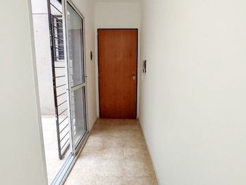 Monoambiente en venta con patio y balcón - Echesortu