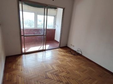 Venta. Departamento 3 Ambientes. Edificio 50. Villa Celina.