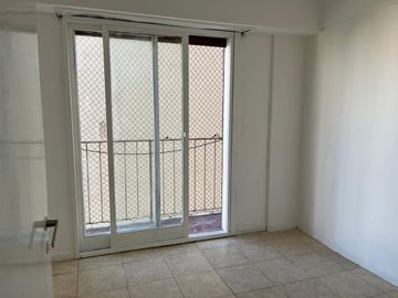 Vta 2 ambientes. Balcón. Apto credito Cochera opc.