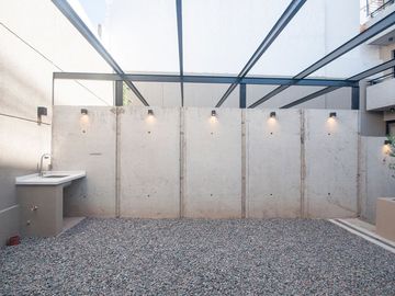 DUPLEX TIPO CASA, CON JARDIN Y PATIO VILLA URQUIZA