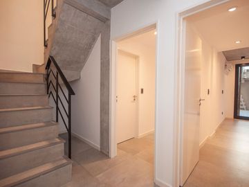 DUPLEX TIPO CASA, CON JARDIN Y PATIO VILLA URQUIZA