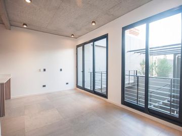 DUPLEX TIPO CASA, CON JARDIN Y PATIO VILLA URQUIZA
