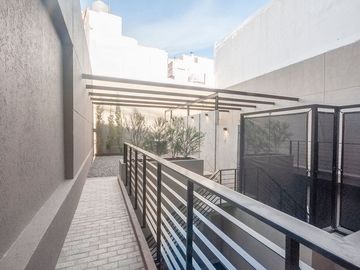 DUPLEX TIPO CASA, CON JARDIN Y PATIO VILLA URQUIZA