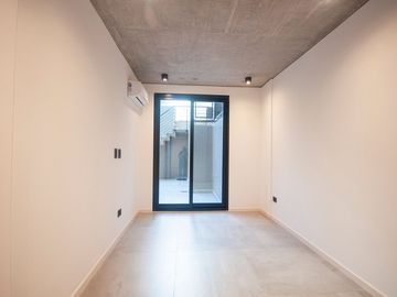 DUPLEX TIPO CASA, CON JARDIN Y PATIO VILLA URQUIZA